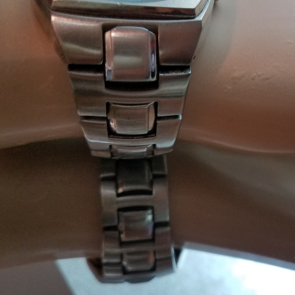 Armitron Unisex Watch Month and Date Working for Men - Picture 3 of 8